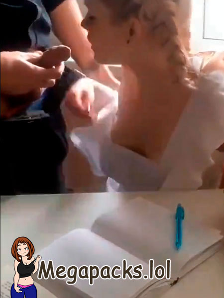 Morra universitaria me chupa la verga + 1 Video