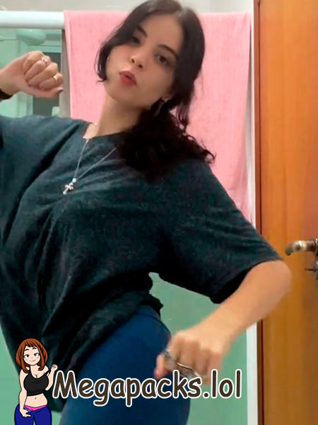 Mi amiga es la más puta de toda la escuela + 3 Videos