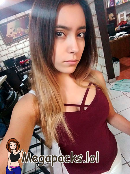 Mi alumna favorita me pone loco con sus tetas + 2 Videos
