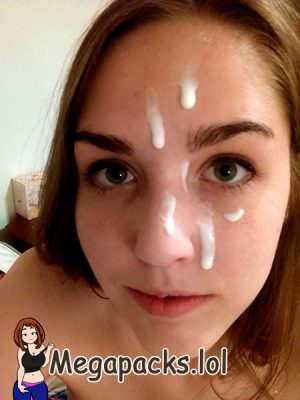 Zorrita tetona le gusta las corridas faciales