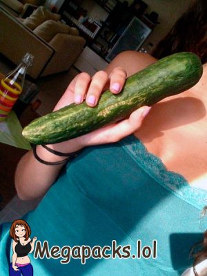 Gabriela, hermosa morrita caliente masturbándose + 6 Videos