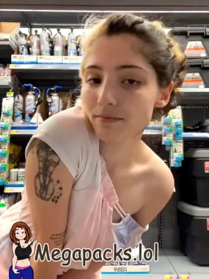 Video atrevido XXX de putita en el supermercado + 1 Video