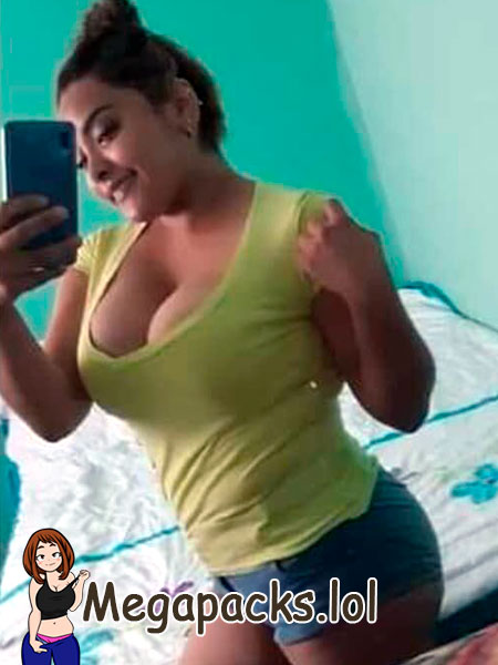Gordita tetona y cachonda muestra el coño + 2 Videos