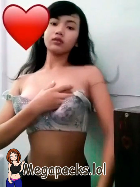 Que ricas tetas tiene mi sobrina adolescente + 1 Video