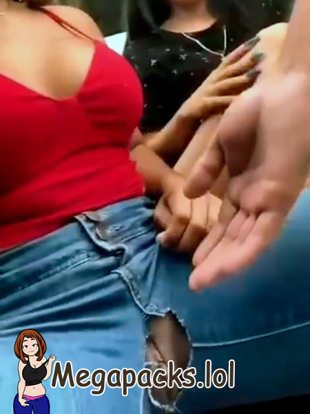 Putitas enseñan su panochita por dinero + 1 Video