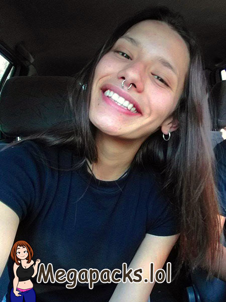 Las tetas de mi novia putita de 19 años + 3 Videos