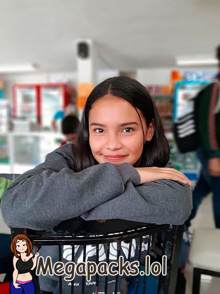 Mi amiga chichona de mi clase filtrada + 22 Videos