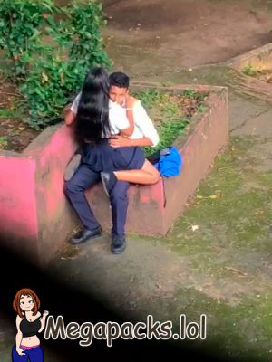 Colegiala pillada cogiendo en la escuela